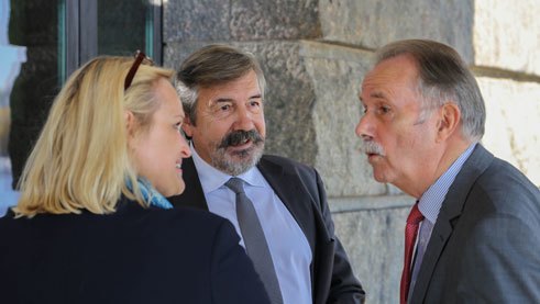 Klaus-Dieter Lehmann (r.) im Gespräch mit Anne Schönhagen und Rüdiger Bolz