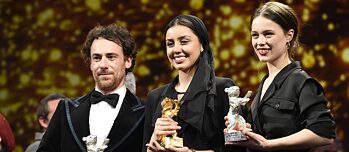 Elio Germano, Paula Beer und Baran Rasoulof bei der Preisgala der Berlinale 2020